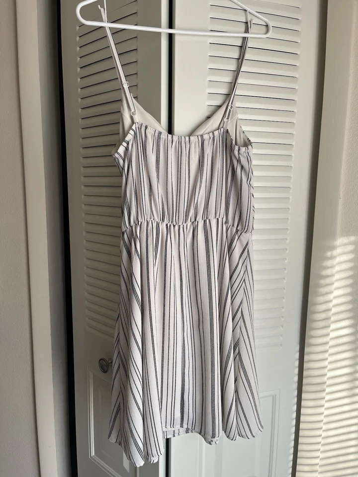 Vestido para mujer Maurice’s, blanco con rayas punteadas azul marino, talla mediana Foto 2 de 2