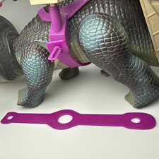 Dino Riders -  TRICERATOPS Armor Rubber Band 1x Purple - Tyco - Repro Gummi