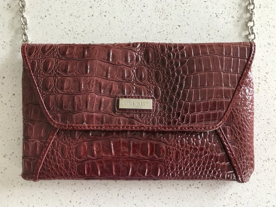 "Bolso de mano vintage NINE WEST Bordeau con correa/cadena monedero sobre sin usar cocodrilo 10"" X 6"""  Foto 4 de 4