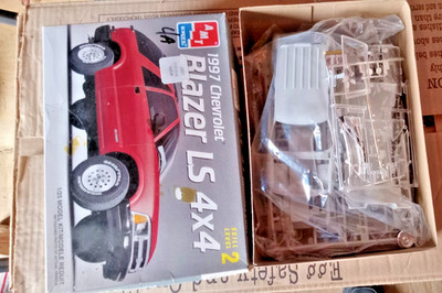 AMT 1997 Chevy Blazer LS 4X4  1/25 scale   open kit sold as parts
