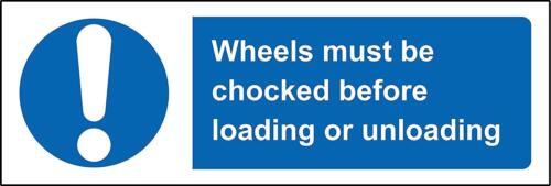  Mandatory sign Wheels must be chocked before loading and unloading Safety sign - Afbeelding 1 van 1