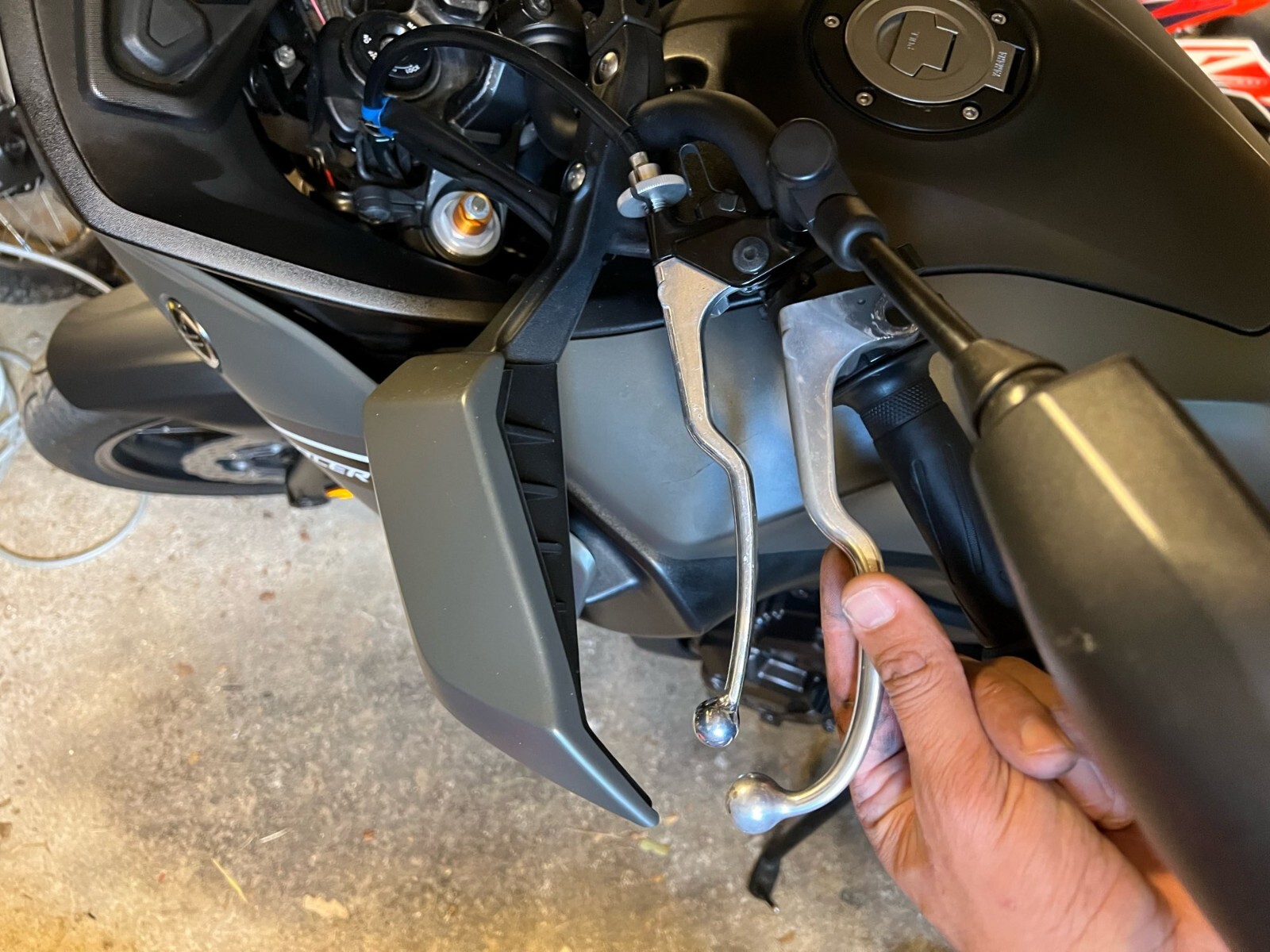 Front Clutch Lever For YAMAHA Tenere 700 XTZ700 FZ6R FZ8 FZ1N/S XJ6