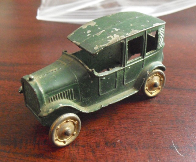 metal toy cars 1940s