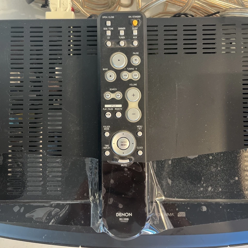 Micro sistema Denon S-81 CD/AM/FM/XM Ready con control remoto, altavoces, cables, antena Foto 4 de 4