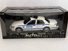 AUTOart 1 18 72703 Ford Crown Victoria Police NYPD Ford Crown Victoria New York