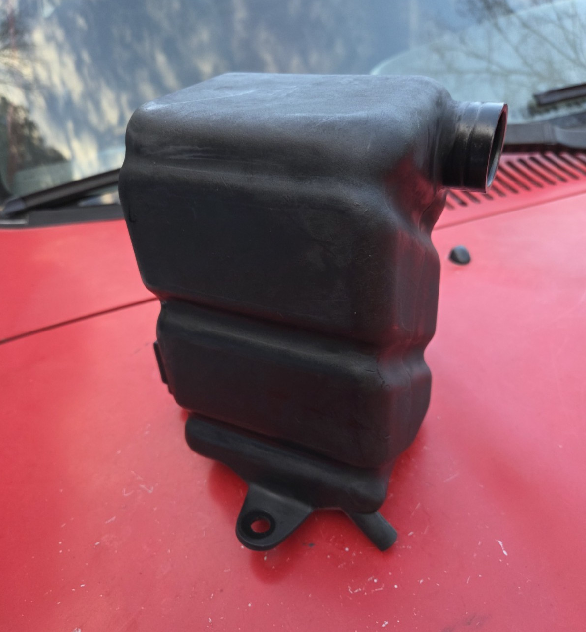 1984-1988 TOYOTA PICKUP TRUCK 22R OEM SILENCER AIR INTAKE CLEANER RESONATOR