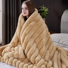 Faux Fur Throw Blanket, Thick 1000GSM Fluffy Cozy Lola Throw Blankets for Bed...