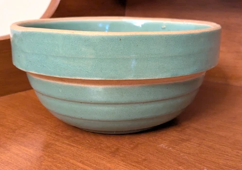 Vintage 1940's Beehive California Bauer Aqua Blue Pottery Mixing Bowl 7" wide