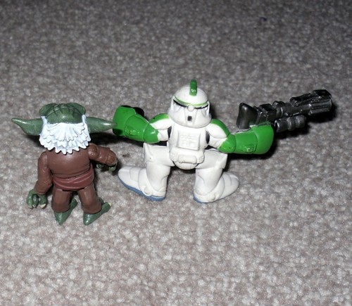 Star Wars Galactic Heroes Speeder Bike + Stormtrooper, Jedi, Yoda, & Chewbacca - Picture 7 of 12