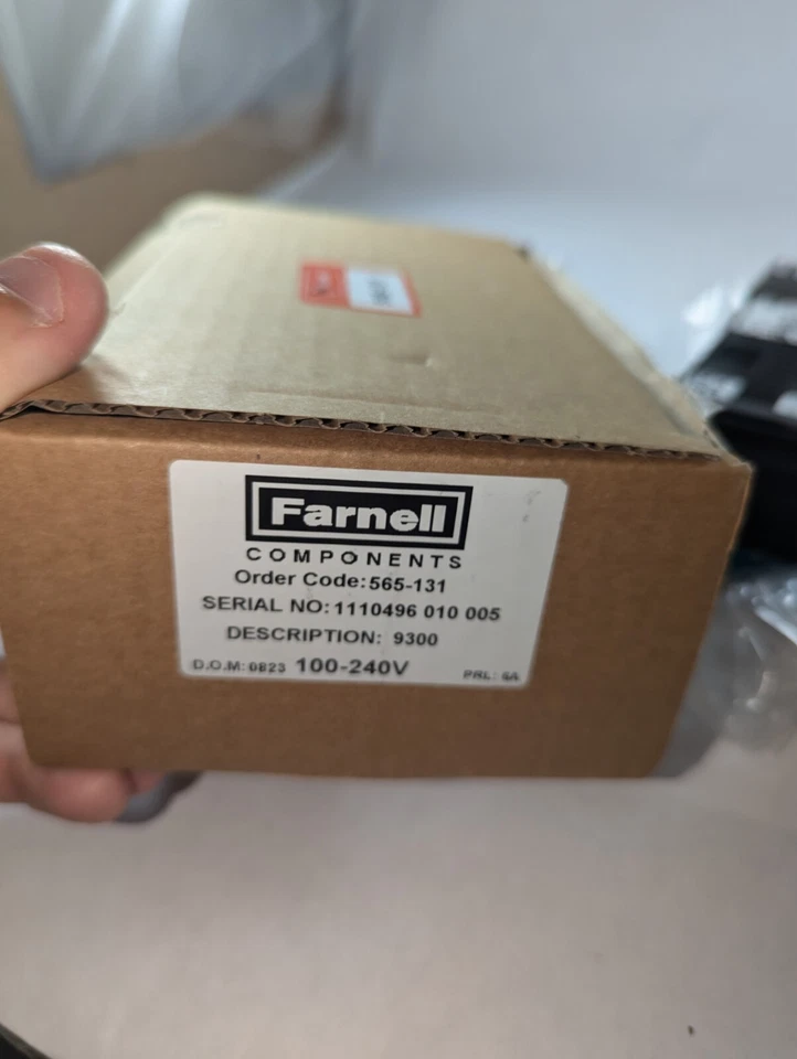 Relé controlador de temperatura FARNELL 9300/SSR 565-131 Foto 2 de 4