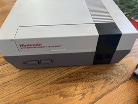 Nintendo NES Gray Console Tested Fully Functional with 2 Controllers And Game