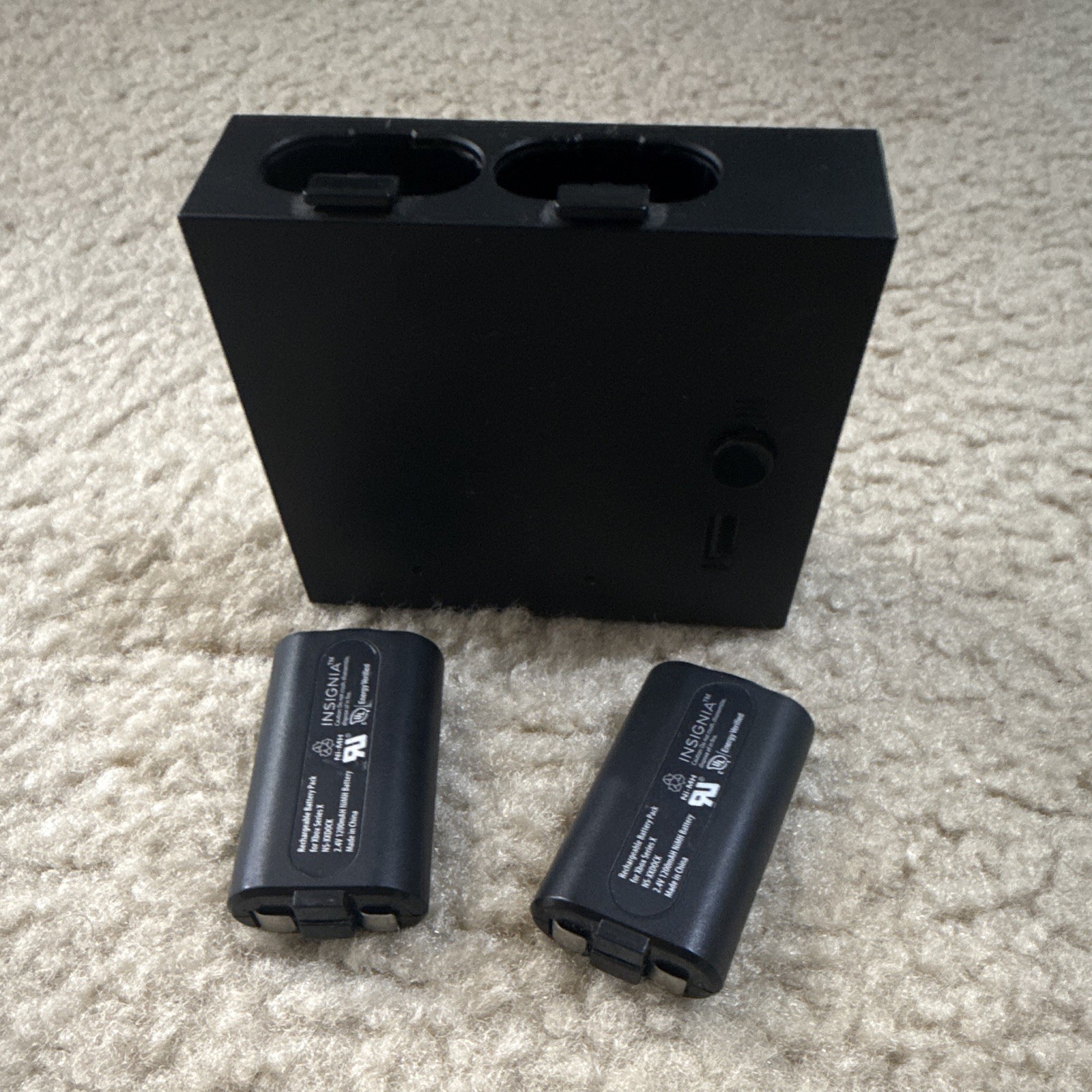 Microsoft Xbox Series X 1TB Black + 2 Controllers + Battery Dock + 2 Games +HDMI