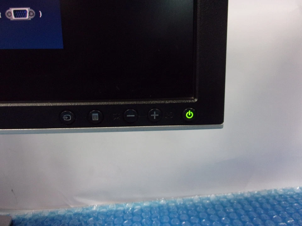 Dell UltraSharp 2208WFPT/2208wfpf 22" Wide Screen LCD Monitor w/Stand - Image 3 of 4