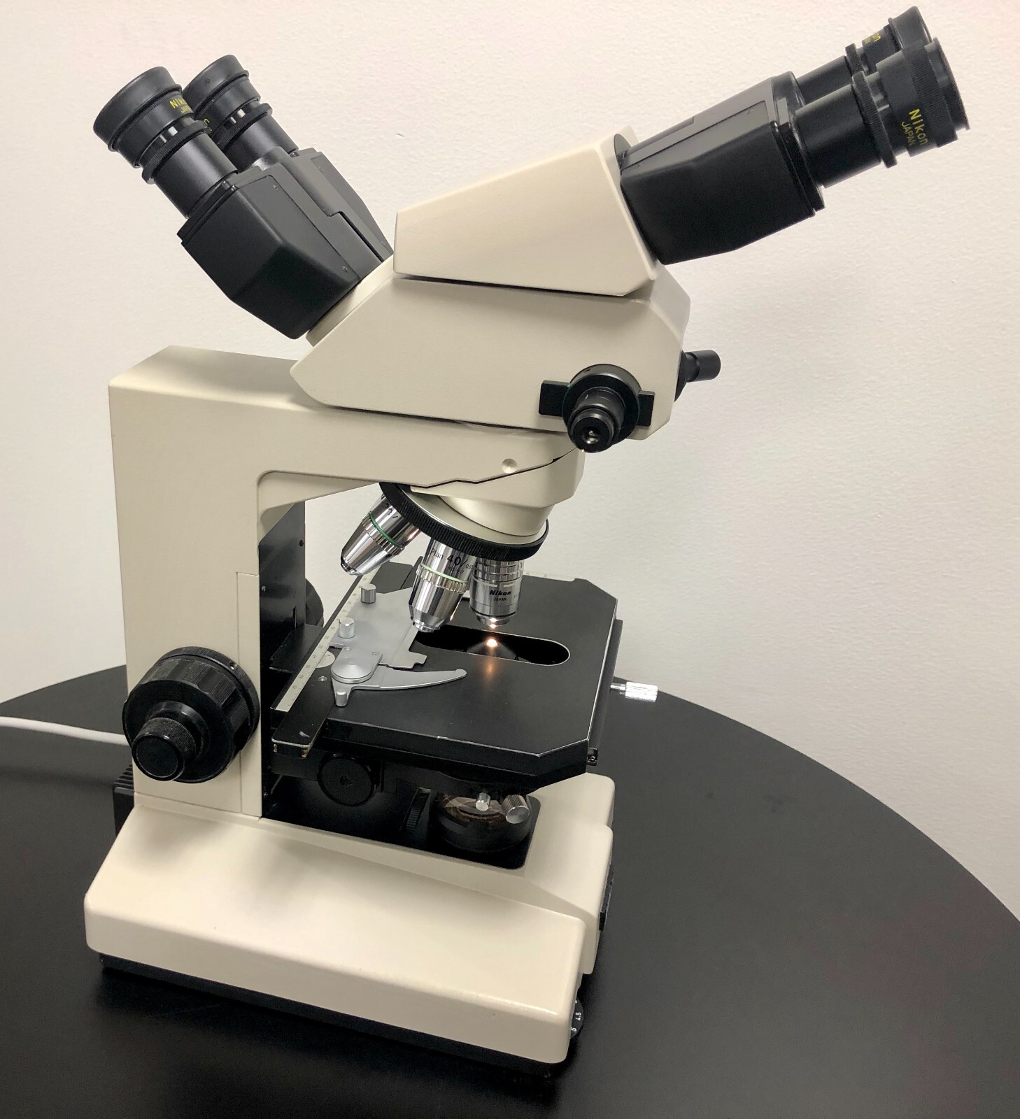 Nikon Labophot Microscope Dual Viewing Heads with 5 Objectives