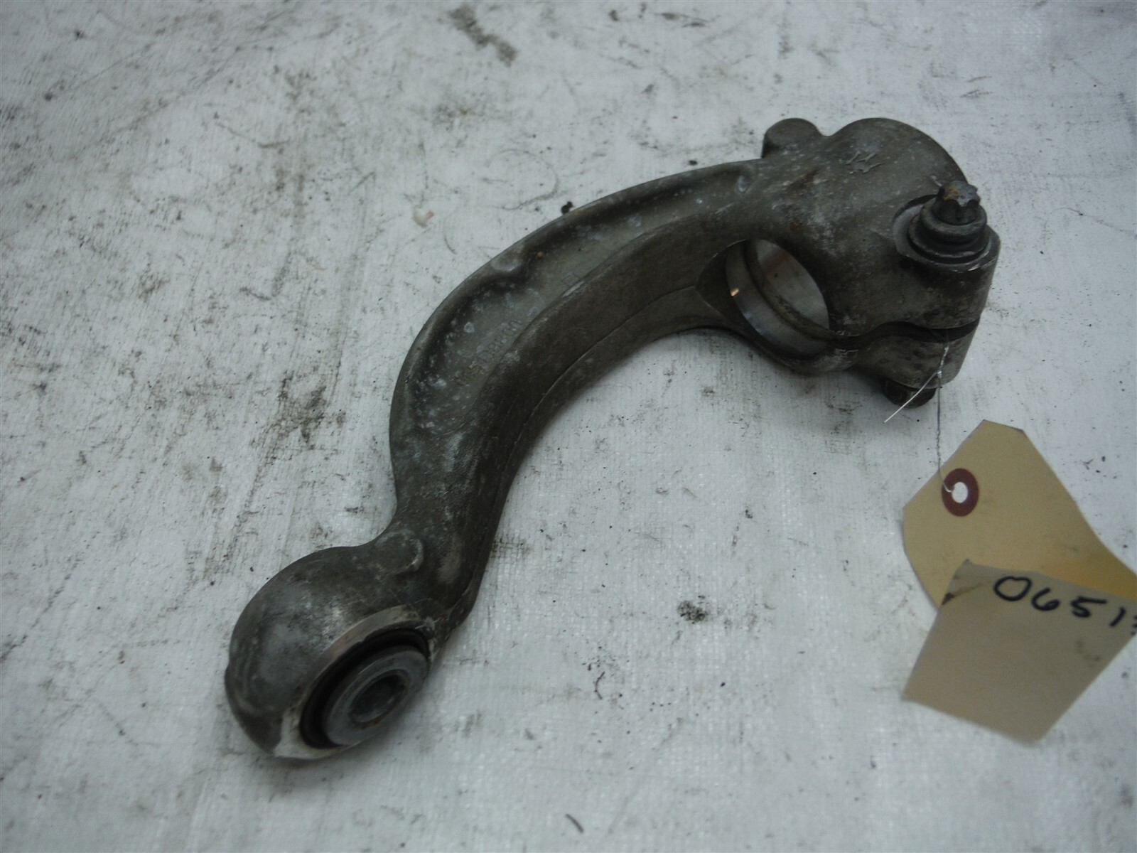 2014-2015 MASERATI GHIBLI PASSENGER RIGHT LOWER STRUT SHOCK MOUNT OEM 065138800
