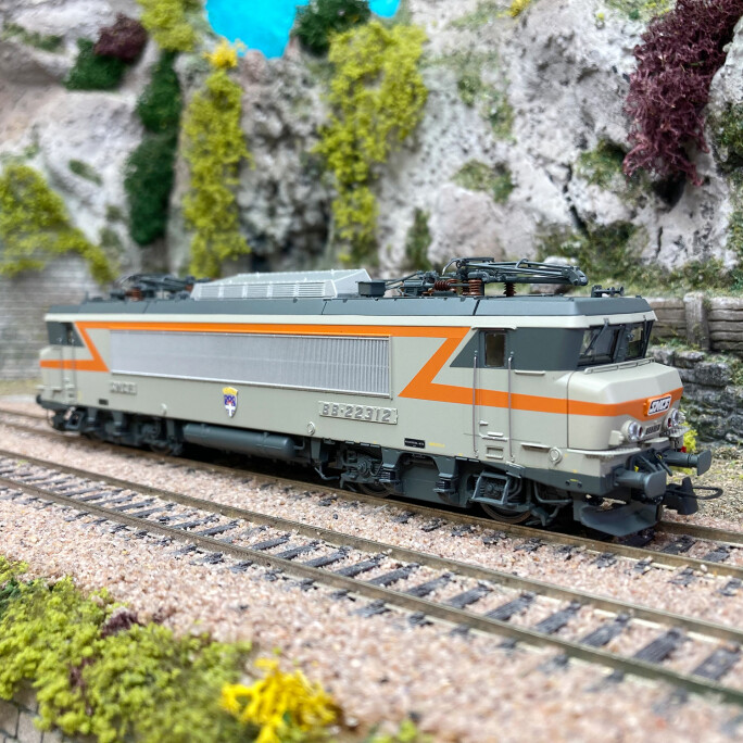 Locomotive BB 22312 SNCF Ep IV Ho par LS Models 11