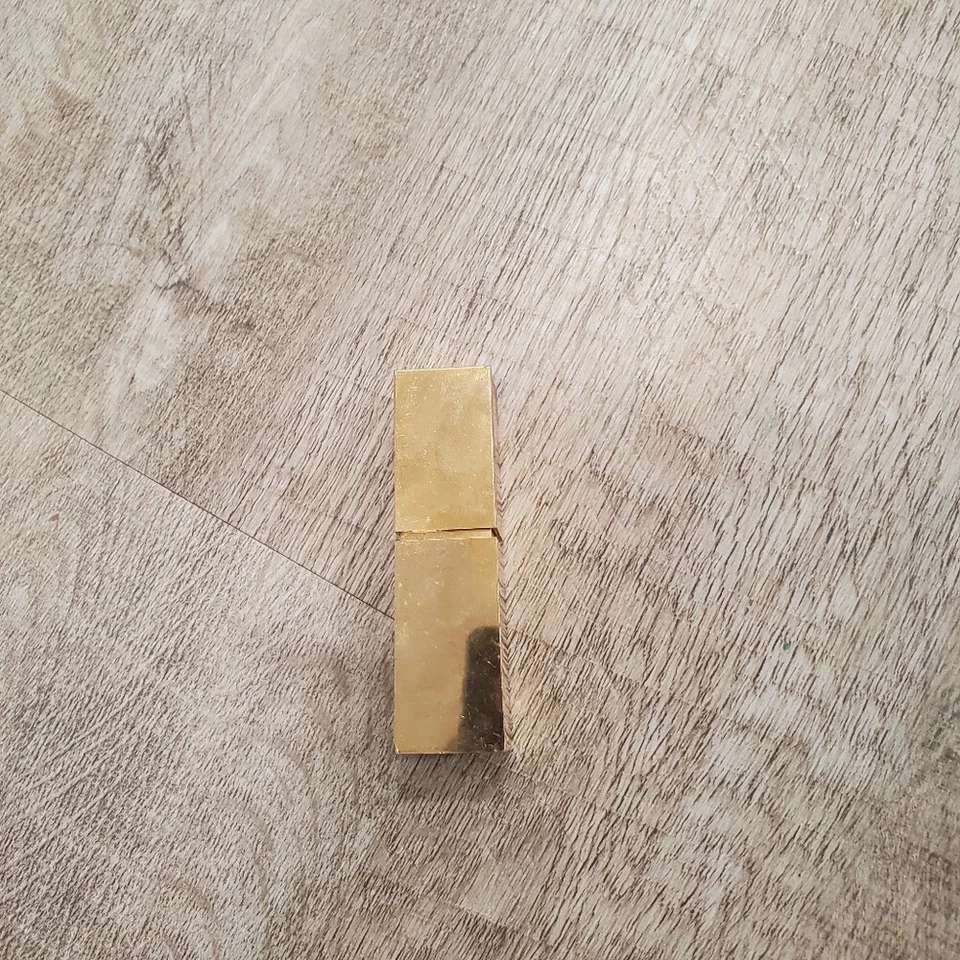 Lápiz labial puro YSL Yves Saint Laurent FPS 8 Foto 3 de 4