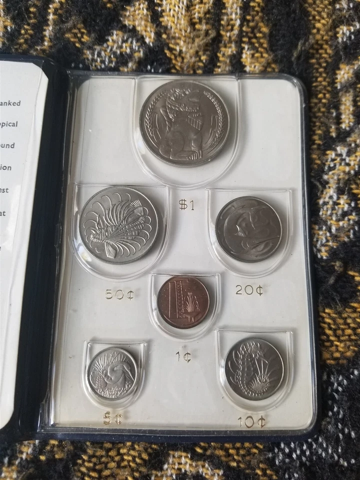 Singapore 1968 Uncirculated Mint Set in Dark Blue Wallet Tariff Incl - Image 3 of 4