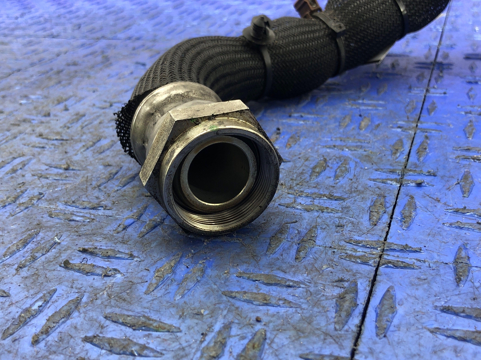 2006-2018 ASTON MARTIN VANTAGE V8 ENGINE OIL COOLER INLET HOSE PIPE 6G33-6B747