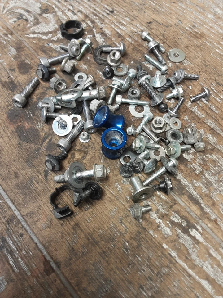 Yamaha FZ-09 FZ09 MT09 MT-09 2014 14-17 varios pernos tornillos herrajes Foto 4 de 4