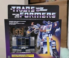 Hasbro Transformers Vintage G1  Decepticon Soundwave with Buzzsaw Reissue