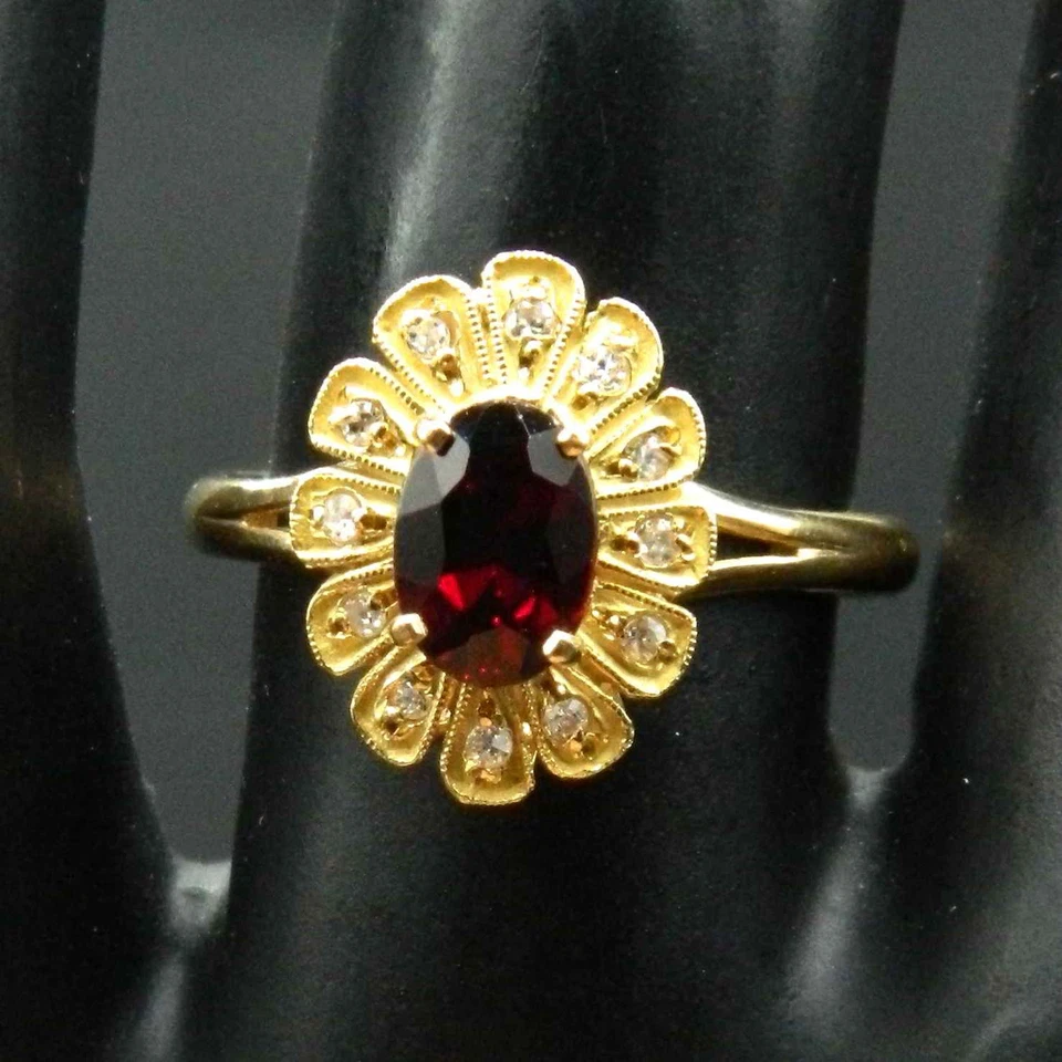 O927-Ancienne Bague Marguerite en Or jaune 18K,12 Diamants,Grenat Pyrope naturel