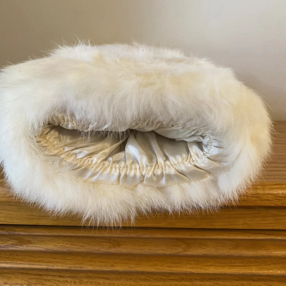 Vintage 1950’s White Fur Hand Muff Beautiful And So Soft - Image 4 of 4