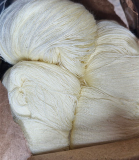 posten 3KG kammgarn wolle zum stricken Häkelgarn gelb beilauf 48/2 72000m