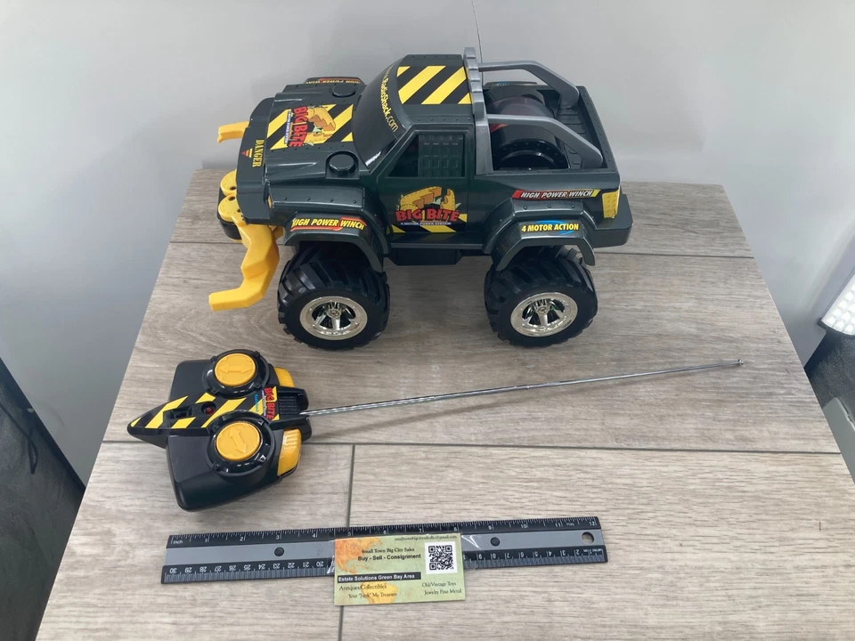 Vintage Radioshack RC Truck Big Bite Winch Claw 60 4292 Retro Radio Control Box - Image 2 of 4
