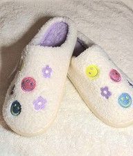 Womens Sz M 7/8 Plush Slippers, Smiley Face  Flower Design Slip-On, NEW W Tag