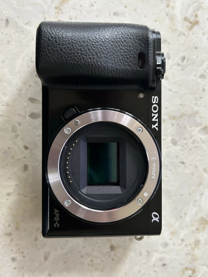 Sony a6000 Mirroless Camera ASP-C W/ accessories 11237 Shutter Count 5 Batteries - Image 2 of 4