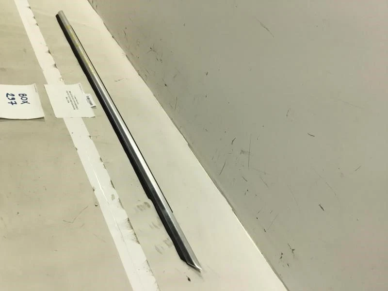 AUDI A4 2002 2009 CONVERTIBLE PUERTA DELANTERA IZQUIERDA VENTANA CINTURÓN RESISTENTE AL CLIMA CROMO Foto 3 de 4