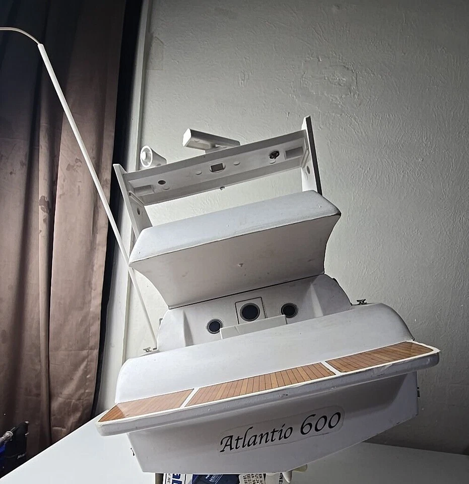 Vintage Kyosho Alantio 600 RC Boat with Futaba Attack 2ER 2-Channel Transmitter - Image 4 of 4