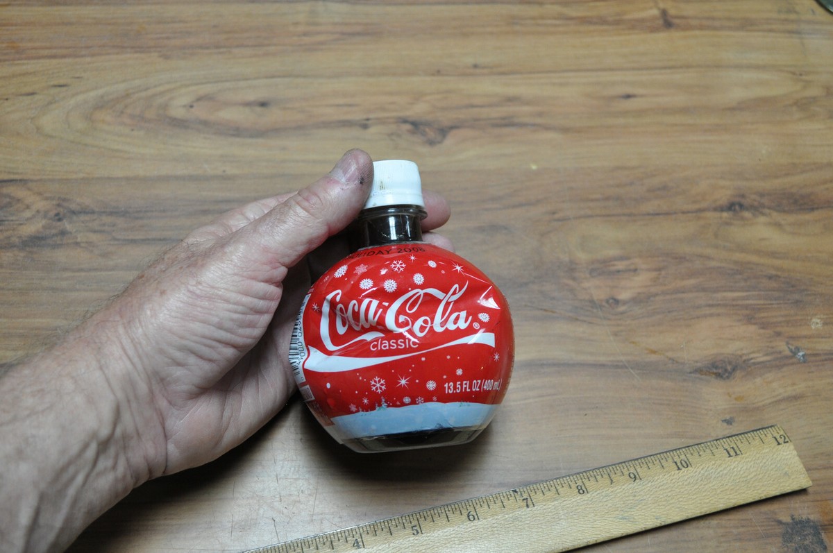 COCA-COLA CHRISTMAS 2007 HOLIDAY ROUND ORNAMENTS 13.5 oz. PLASTIC