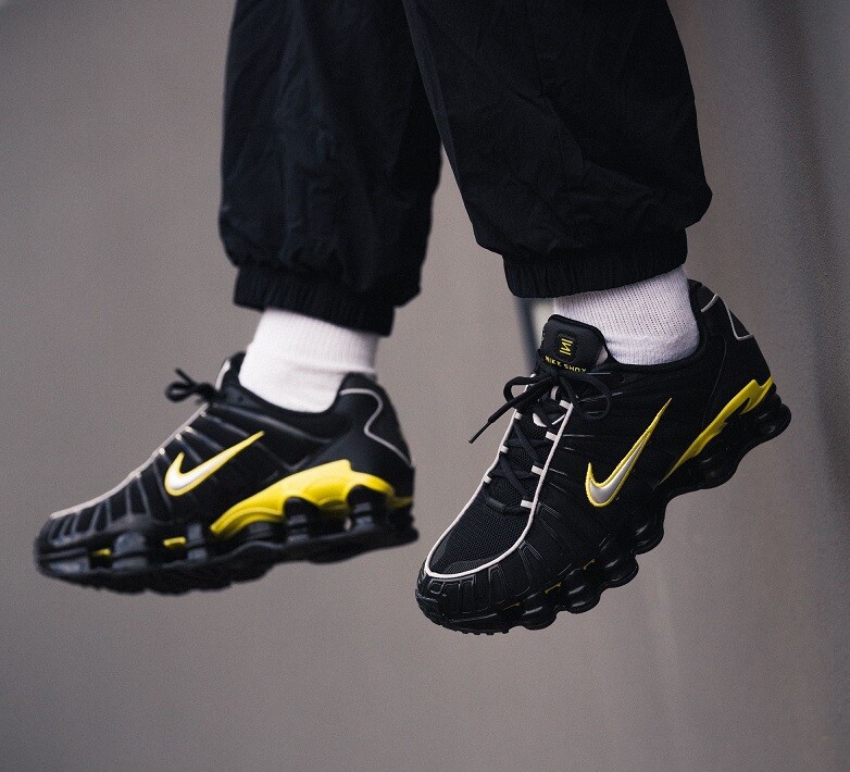 nike shox black yellow