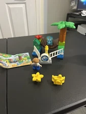 LEGO DUPLO: Jurassic World Gentle Giants Petting Zoo (10879)  Missing 1 Flower
