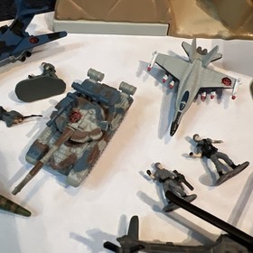 Micro Machines Military Lot.  3 Bases  + 22 Loose Forces