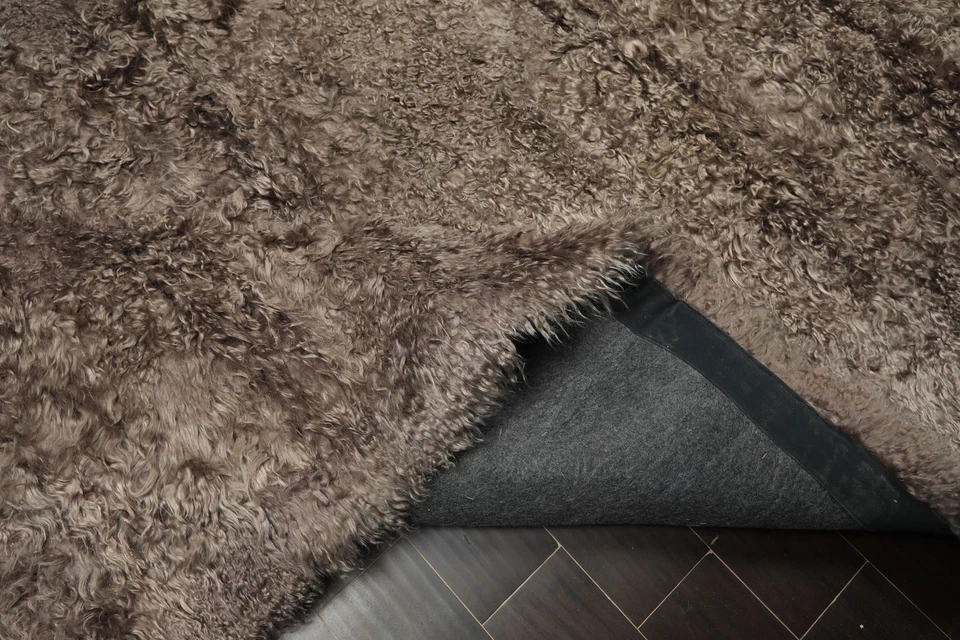 9'5''x9'5'' Square Machine Made Polyster Brown Shag Plush Pile Felt Backing Rug - Image 4 of 4