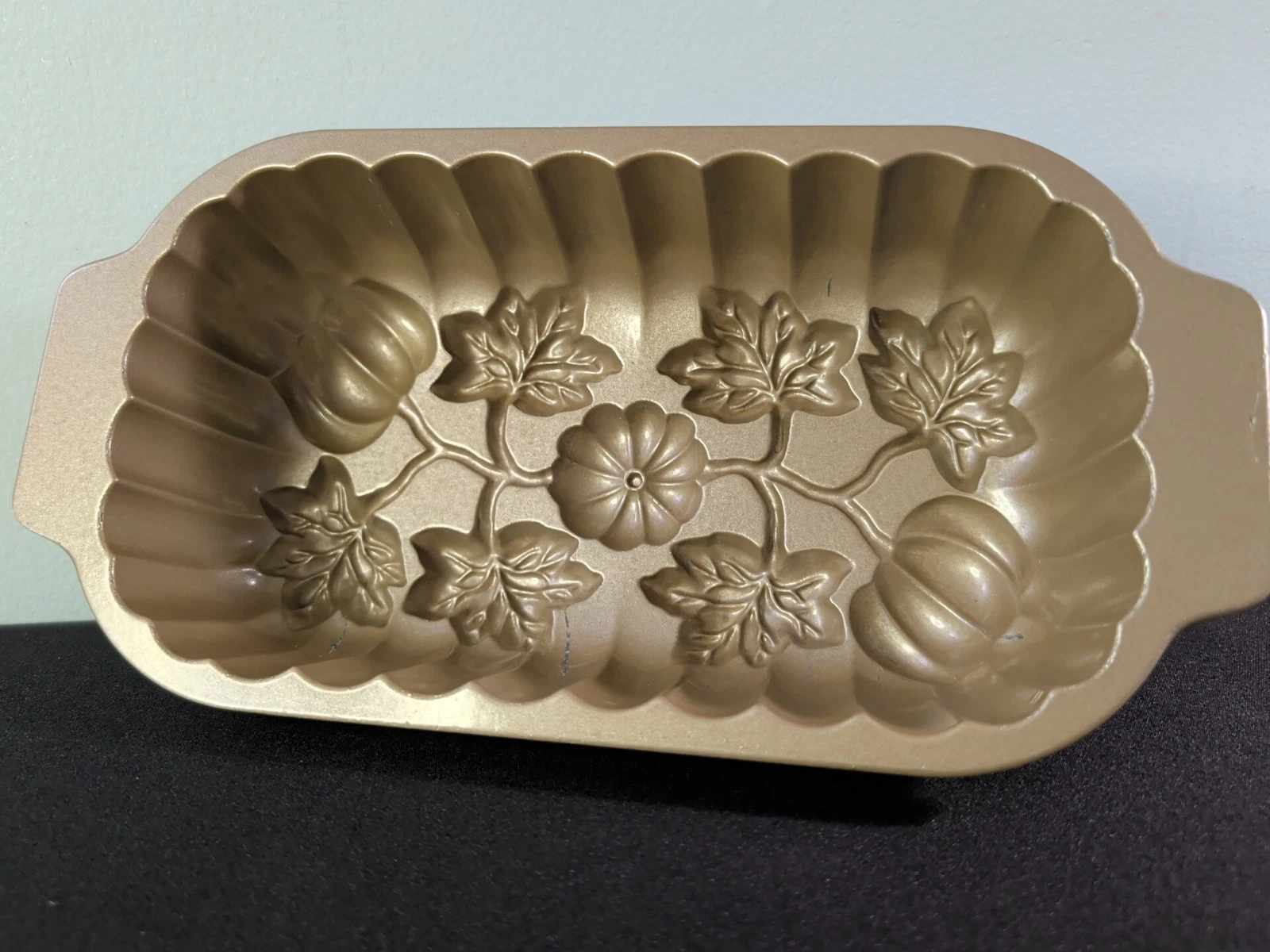 Nordic Ware Pumpkin 9" Loaf Pan /Autumn Harvest Baking /Made in USA /Cast Iron