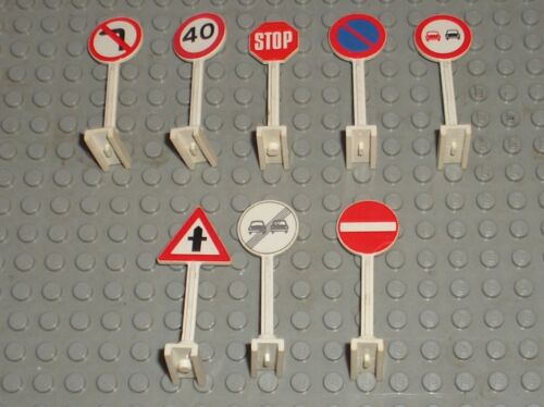 Lot de panneaux routiers LEGO Roadsign / 739p01 14px4 80039 7284 14px2 14px1 ... - Afbeelding 1 van 1