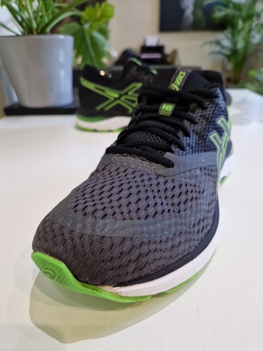 ASICS GELPULSE 10 RUNNING TRAINERS. MENS SIZE 9.5 UK. BLACK/WHT/GRN eBay