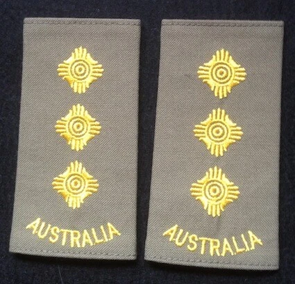 CAPTAIN (CAPT) Polyester Rank Slide - Gold (Pr) Militaria Patch Patches - Picture 1 of 1
