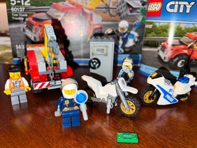 LEGO CITY: Tow Truck Trouble (60137) w/ box, instructions, minifigs - Incomplete