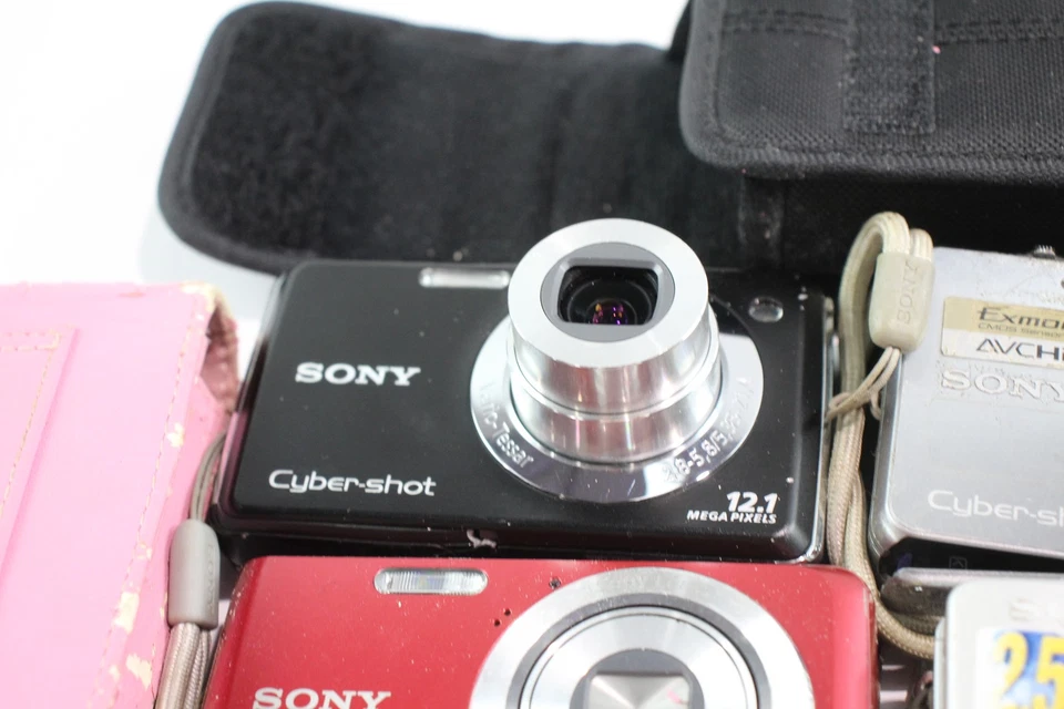 Assorted Digital Compact Cameras Inc Sony DSC-W1 & DSC-T90 Etc Job Lot - Image 2 of 4