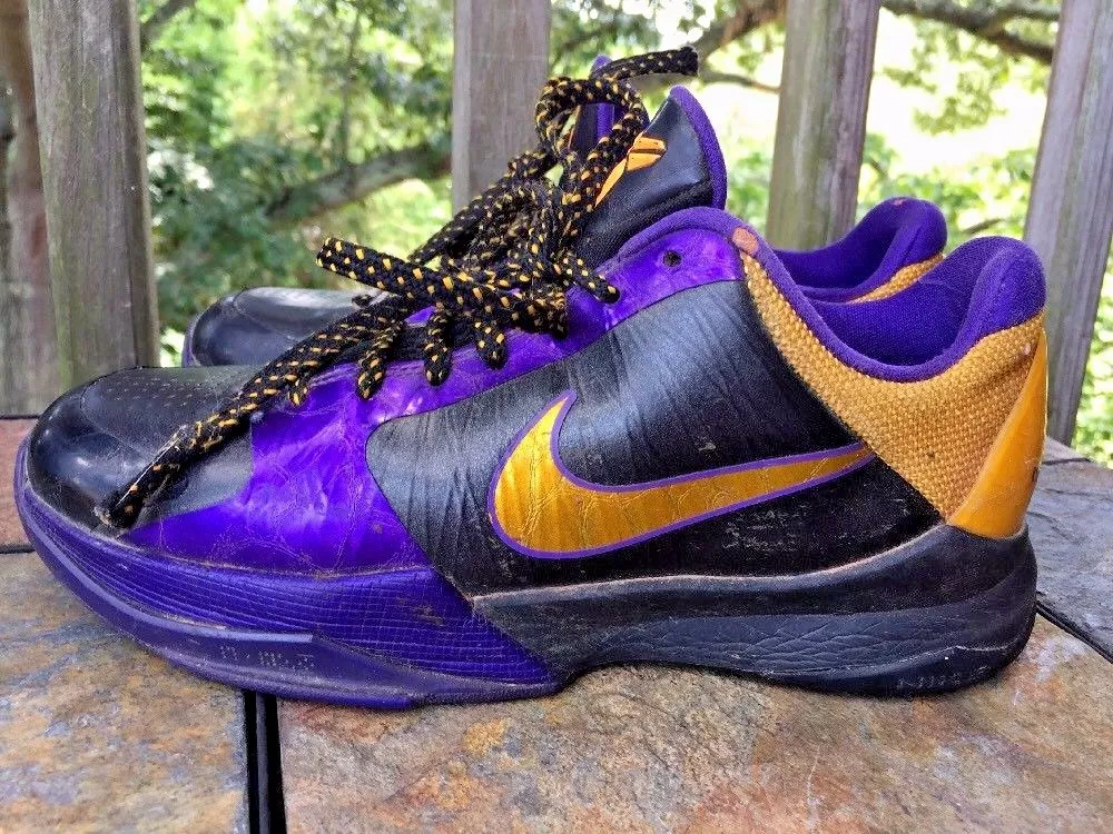 NIKE Kobe Bryant Throw Back L A LAKERS Purple Gold Sneakers Boys