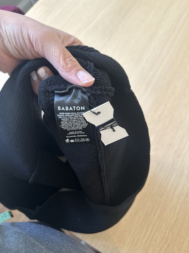 NUEVO Con Etiqueta Aritzia Babaton Negro Esculpido Tejido Profundo V Tanque Talla 2XL - Imagen 10 de 11