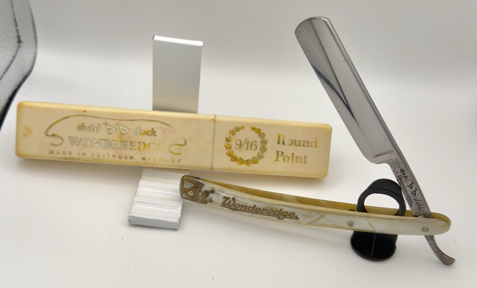 Vintage Dubl Duck Pearlduck 9/16 Round Point Wonderedge Straight Razor