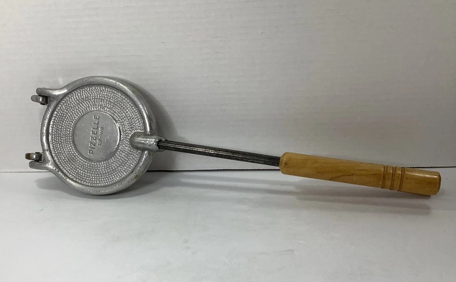 Vintage Berarducci Brothers Stovetop PIZZELLE Cookie Iron Wooden Handles 110-WB