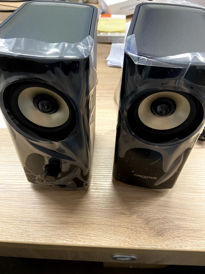 Creative T60 Kompakter Hi-Fi 2.0 Desktop-Lautsprecher mit Clear Dialog und Surro - Bild 4 von 4