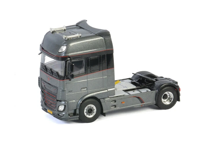 WSI 04-2105 DAF XF Super Space Cab MY2017 Scale 1:50 | eBay